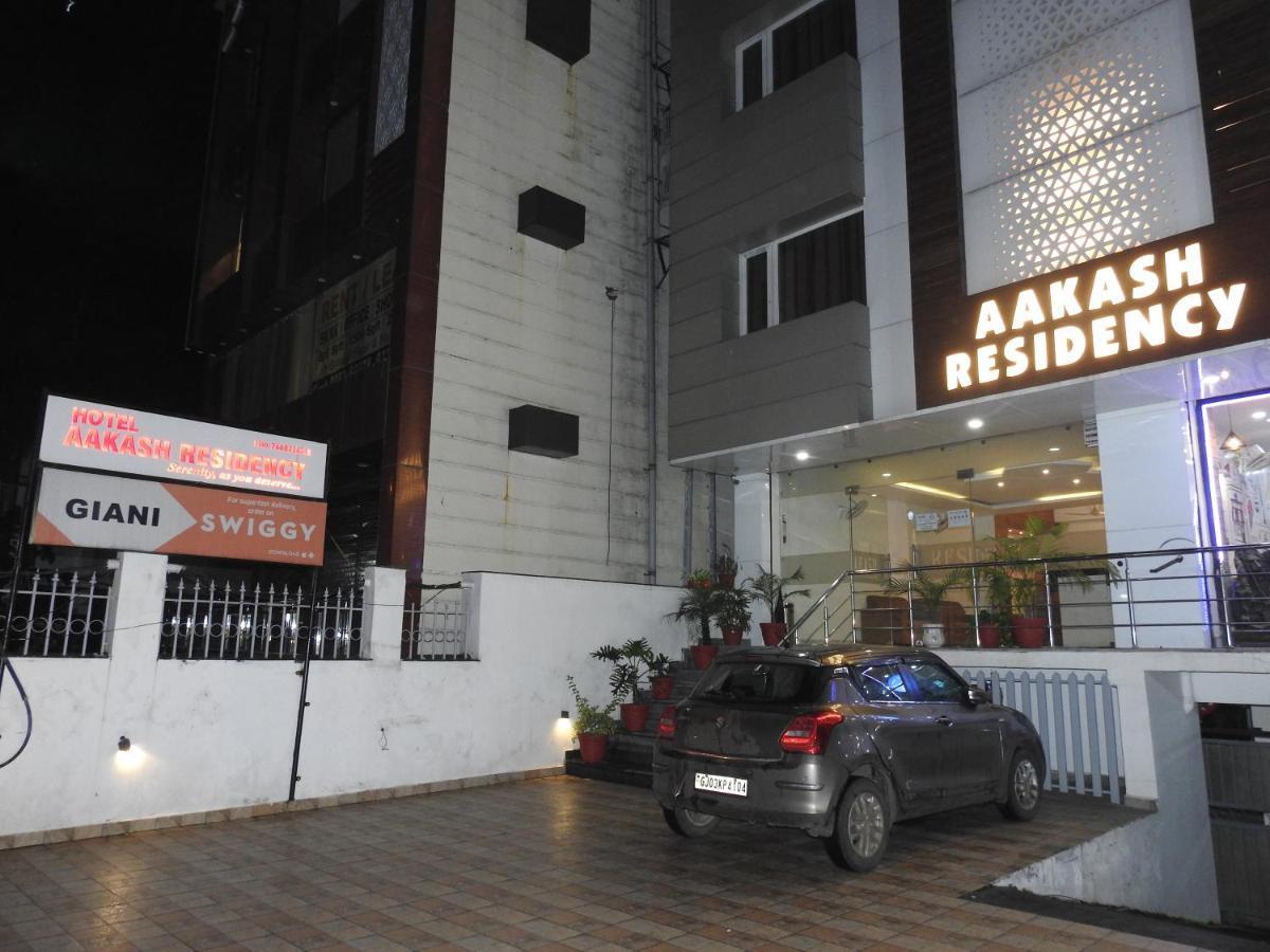 Hotel Aakash Residency Дехрадун Екстериор снимка