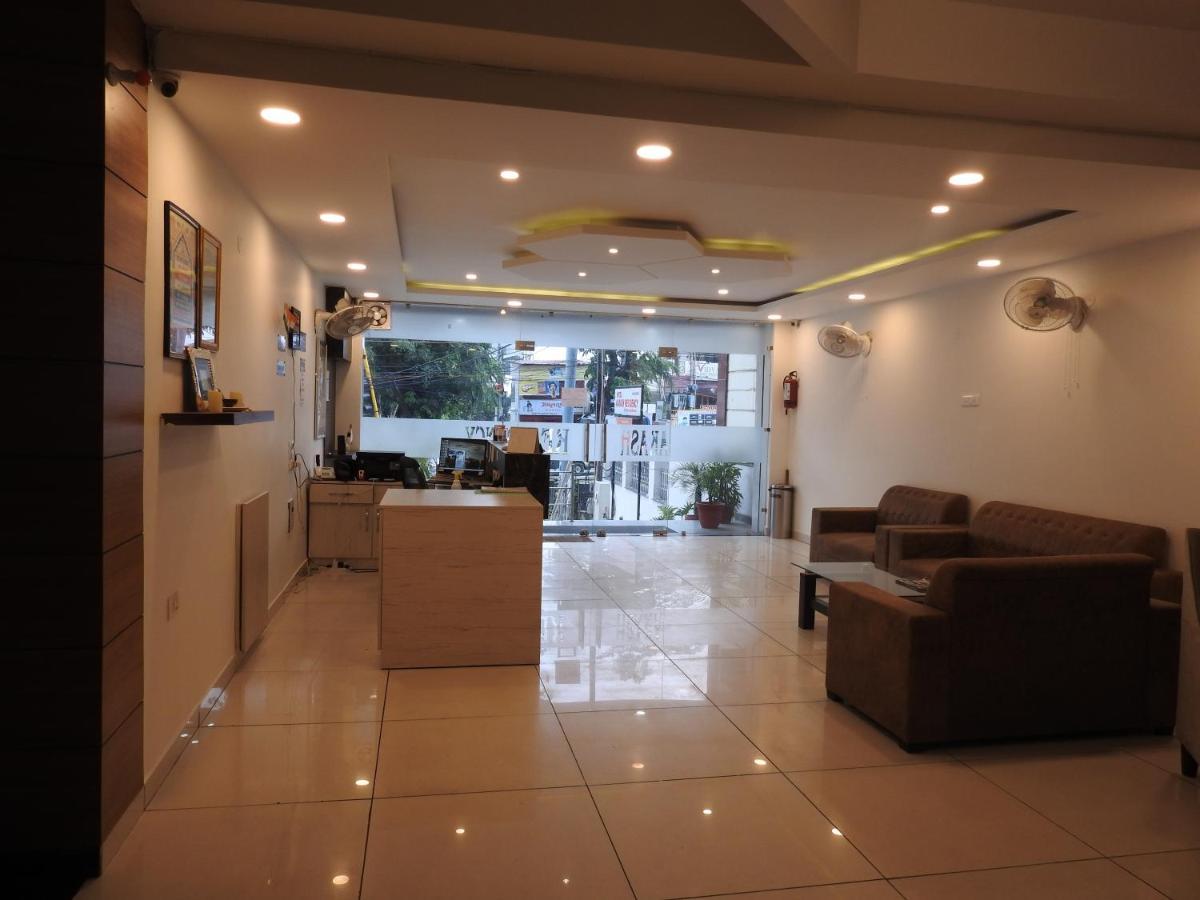 Hotel Aakash Residency Дехрадун Екстериор снимка