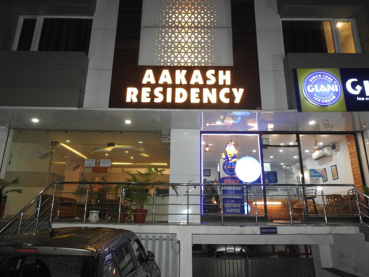 Hotel Aakash Residency Дехрадун Екстериор снимка