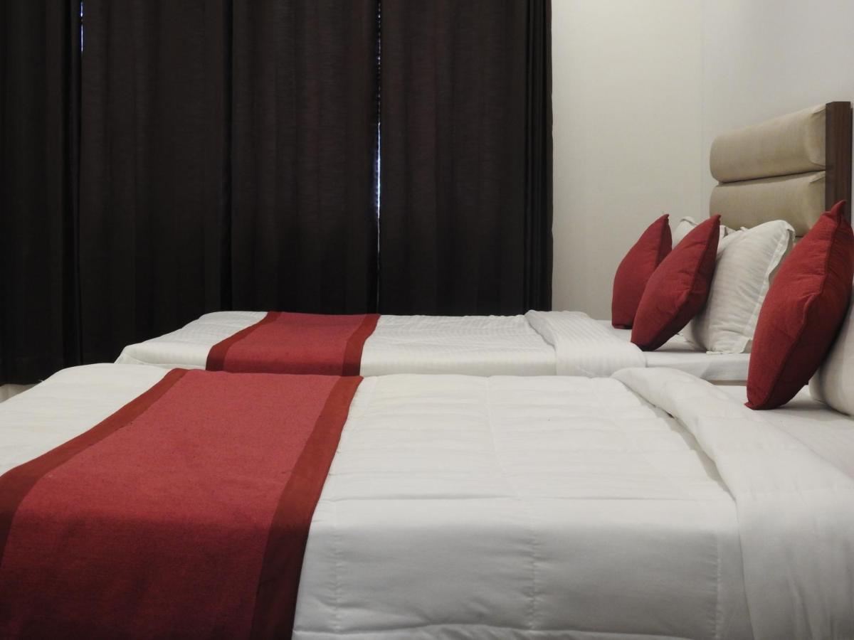 Hotel Aakash Residency Дехрадун Екстериор снимка