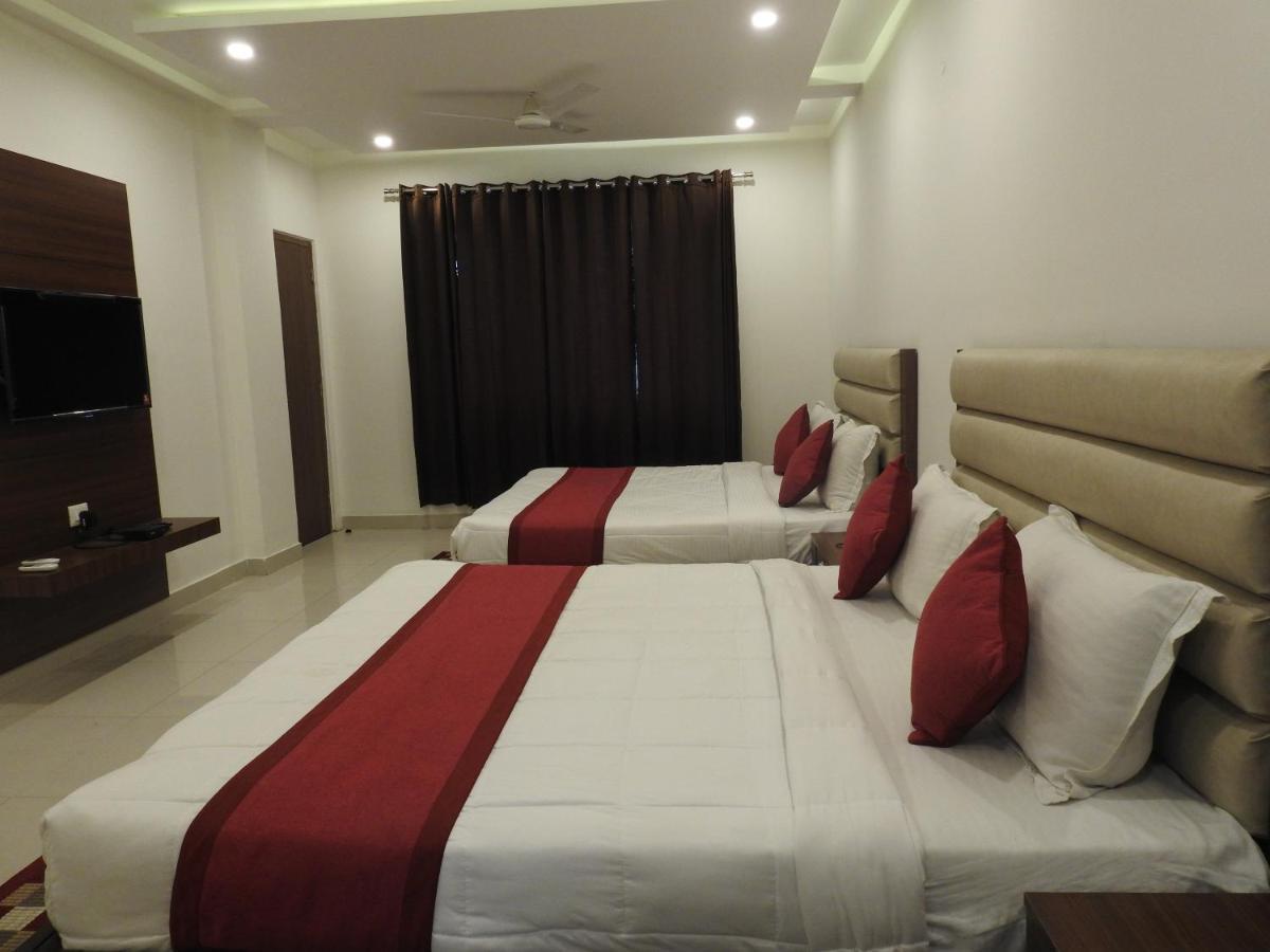 Hotel Aakash Residency Дехрадун Екстериор снимка