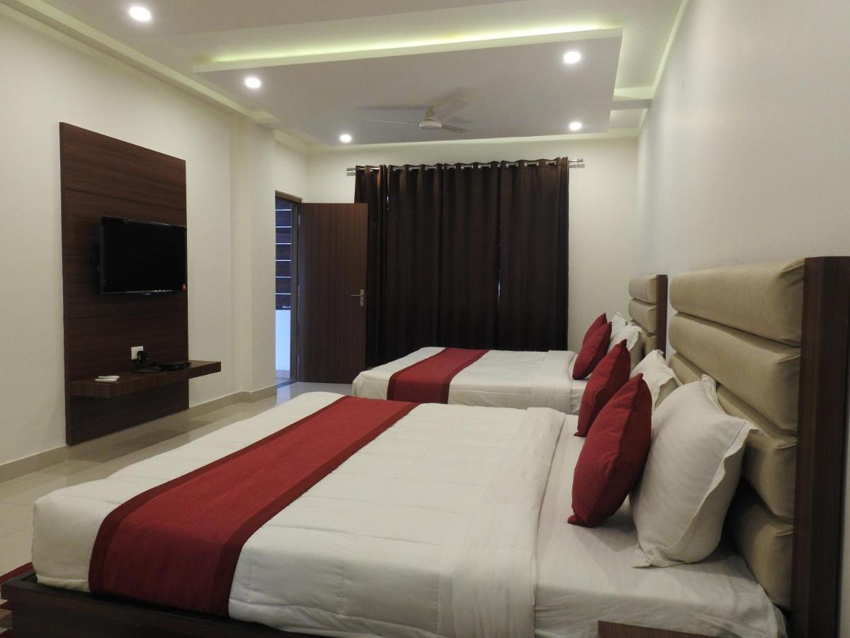 Hotel Aakash Residency Дехрадун Екстериор снимка
