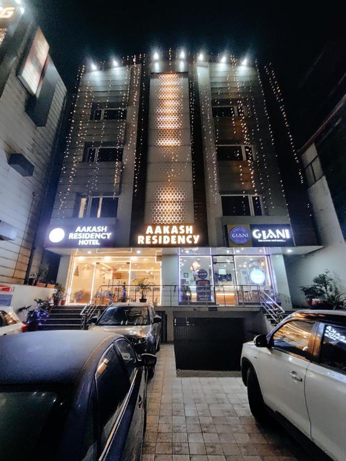 Hotel Aakash Residency Дехрадун Екстериор снимка