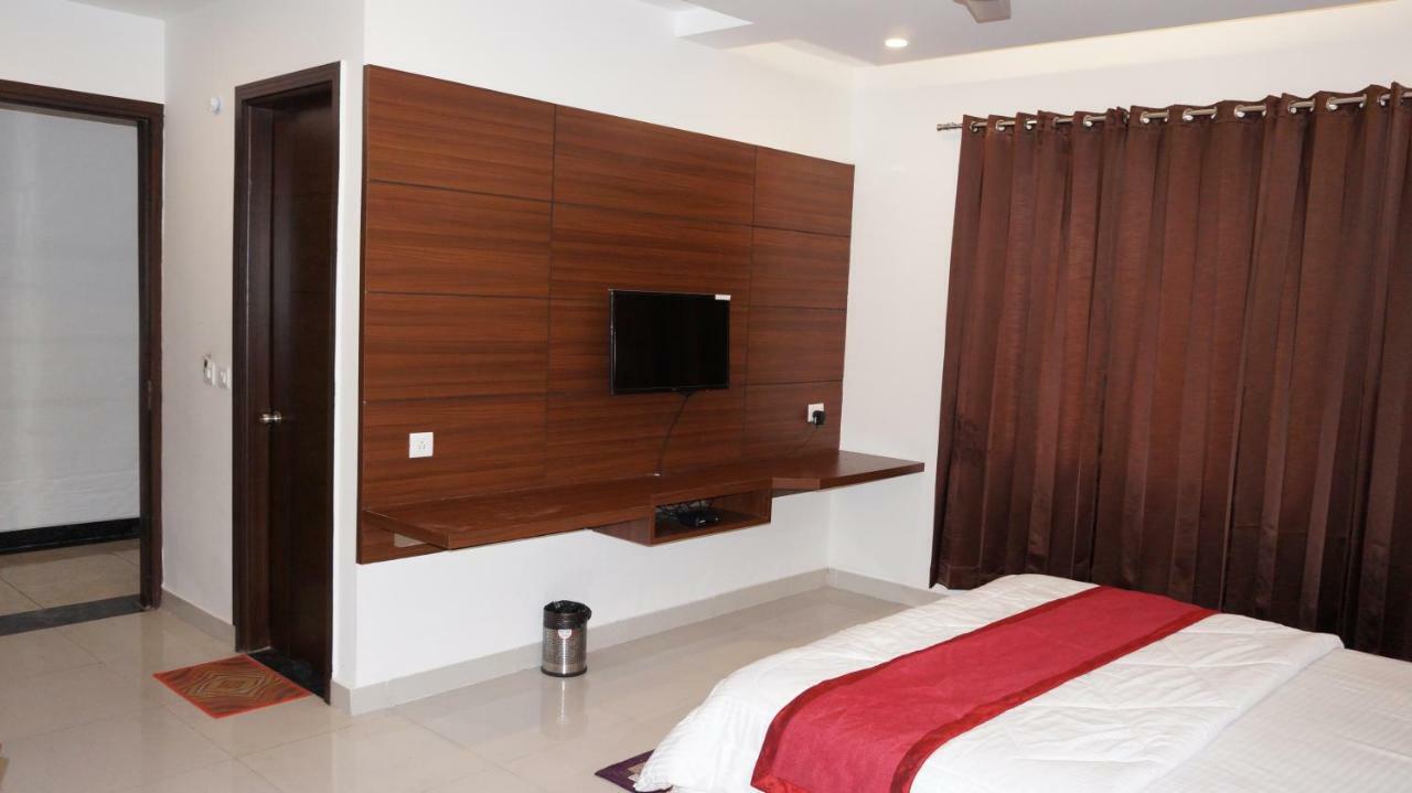 Hotel Aakash Residency Дехрадун Екстериор снимка