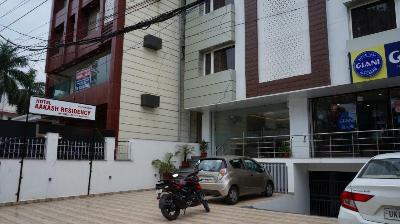 Hotel Aakash Residency Дехрадун Екстериор снимка
