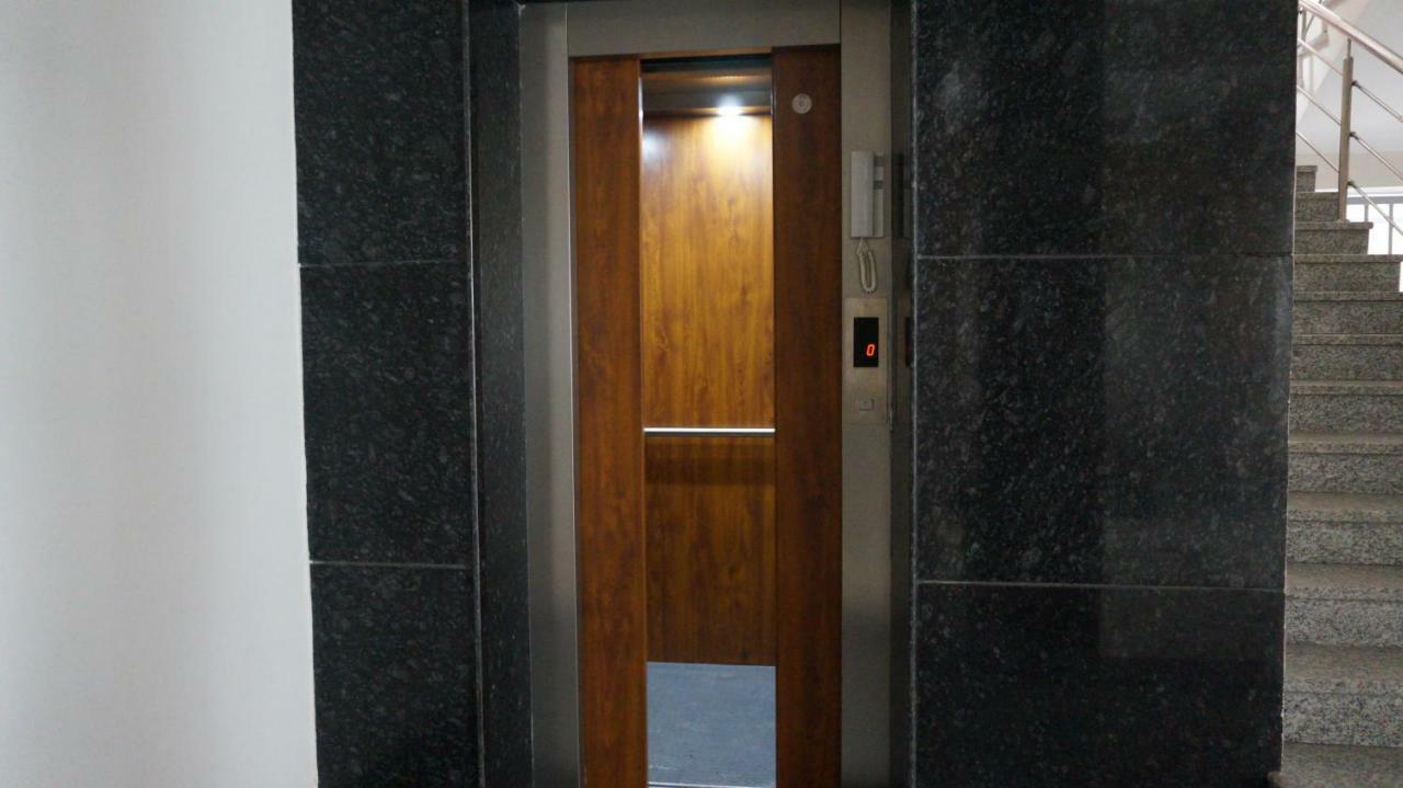 Hotel Aakash Residency Дехрадун Екстериор снимка