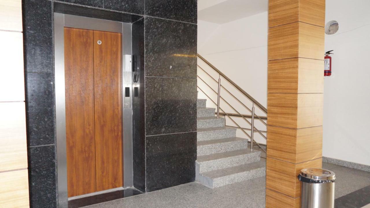 Hotel Aakash Residency Дехрадун Екстериор снимка